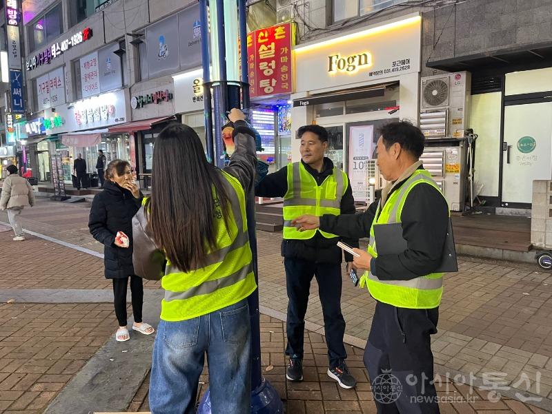 43.안산시, 상가 밀집지역 불법유동광고물 민관합동 단속 실시(2).jpg