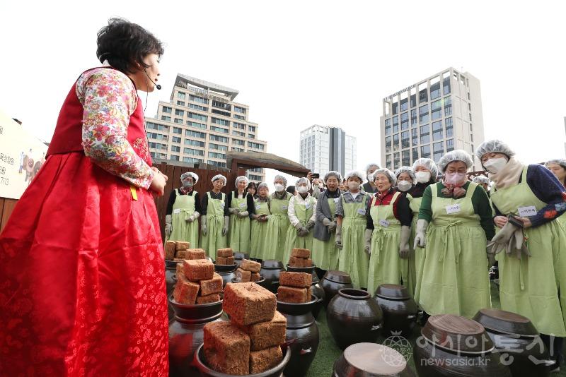 (사진3) 보도용 240327 저염실천프로그램(장 담그기) 4.JPG