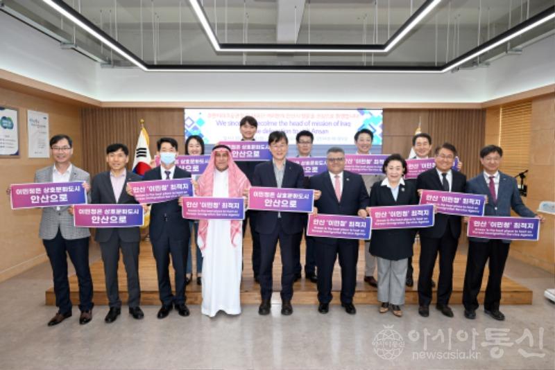 3.안산시 찾은 주한 이라크 공관장…“이민·다문화 정책지지”(1)(지난 29일 모하메드 무스타파 주마 알문타페키 주한 이라크 공관장과 무함마드 수바 칸 주한파키스탄 투자영사가 안산시청에 공식 방문했다).jpg