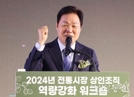 박완수 경남도지사, 전통시장 상인들 만나 어려움 청취
