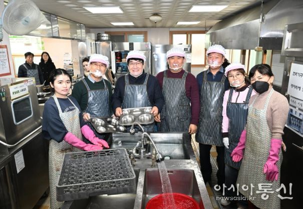 기획행정위, 13일 의창동 무료급식소에서 급식 봉사와 애로사항 청취