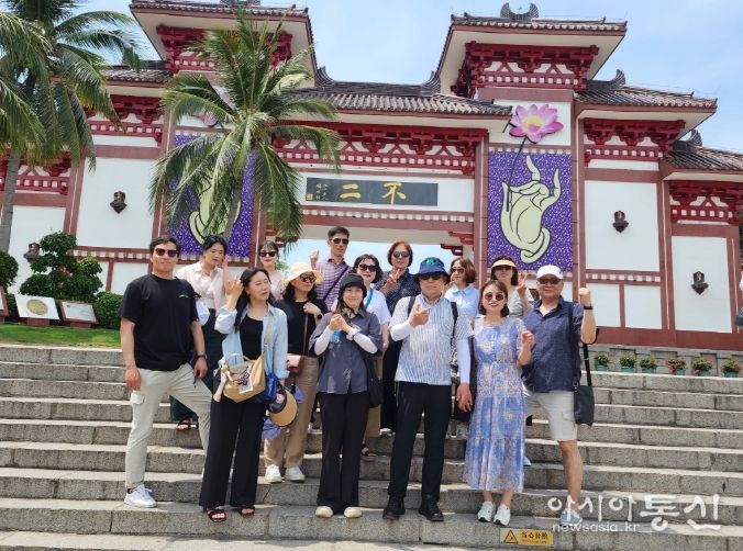 울산 동구 중국 문화관광 도시경관 정책연수단은 8일 싼야시 남산사 등 해안 경관 명소를 둘러 보았다.