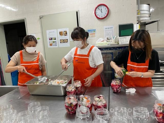 안양시 사회복지공무원 자원봉사 현장 (3).jpg