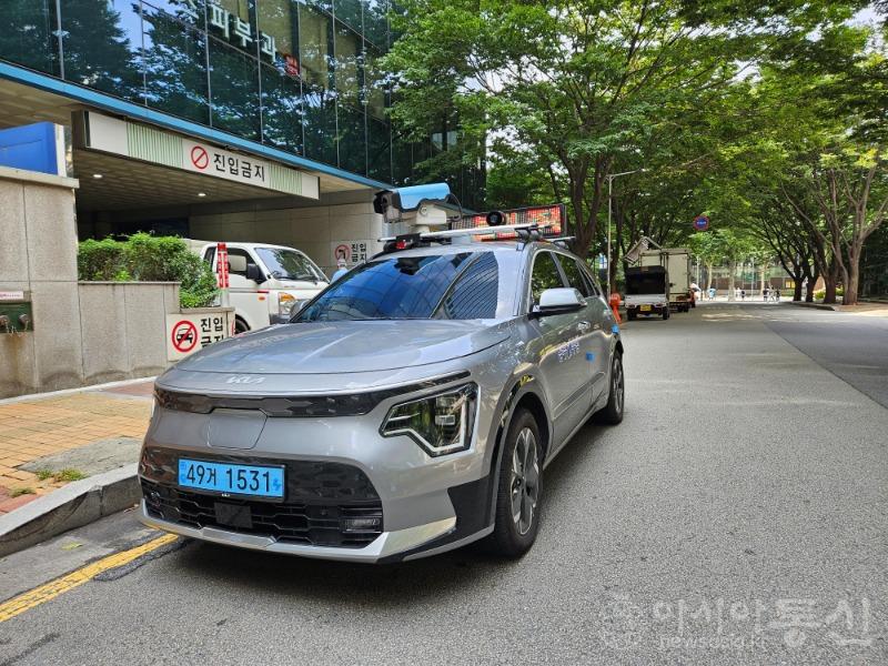 불법주정차를 단속하는 강남구 차량이동형 CCTV 탑재 차량.jpg
