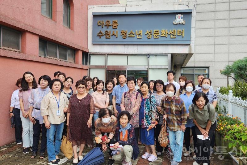 1. 팔달구 청소년지도위원, 청소년 시설 견학으로 역량강화 나서.jpg