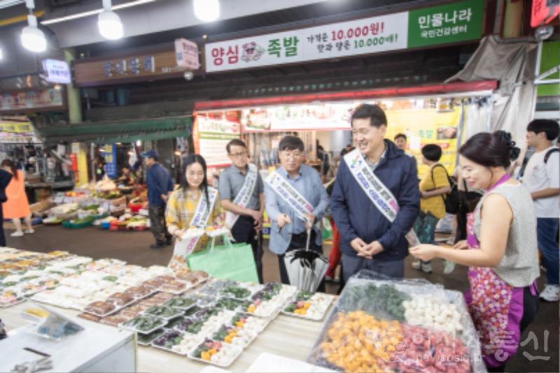 0인천 서구, 추석맞이 전통시장 방문으로 상인 격려(3).jpg