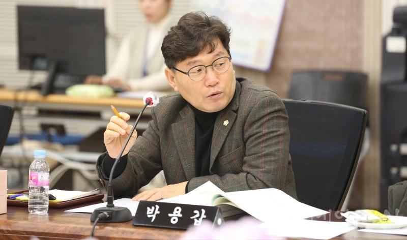 2023-11-24 보도자료 사진 (박용갑 의원).jpg
