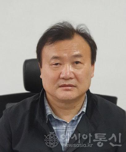 최용운교사.jpg