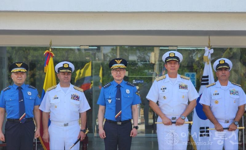 7일 김종욱 해양경찰청장이 콜롬비아 카리브해 해군을 방문 대표단과 함께 기념사진.jpg
