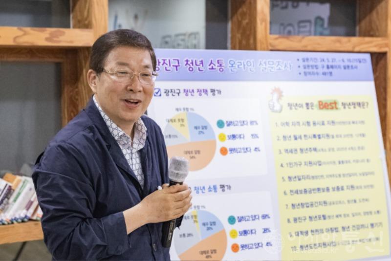 설문조사결과설명하는모습.jpg