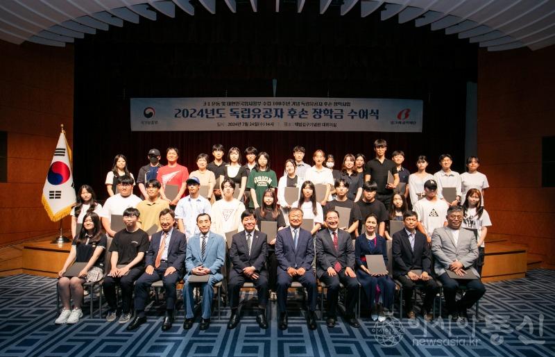 빙그레 장학증서 사진.jpg