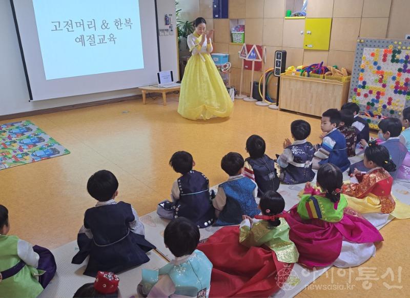 2023 청담동 어린이 고전머리 체험과 예절교육 현장 (4).jpg