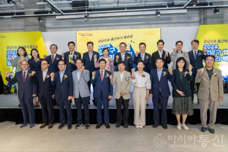 사진2. 강남구의회. ‘2024 강남구 행복 일자리 박람회' 참석.jpg