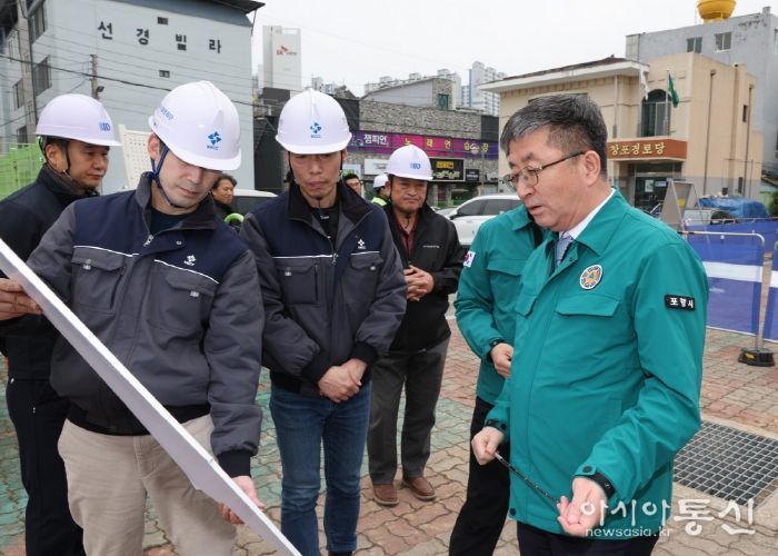지난해 우수기를 앞두고 빗물펌프장을 점검하고 있는 장상길 부시장.