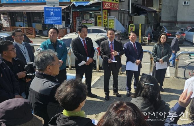 백현종·이은주 의원, 구리 인창천 생태하천 복원 사업 현장 점검