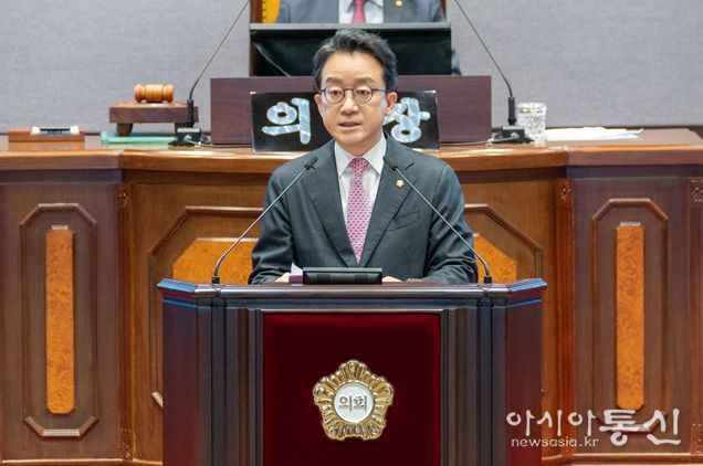 강남구의회 윤석민 의원이 제328회 제1차 정례회(제1차 본회의)에서 5분 자유발언을 하고 있다.