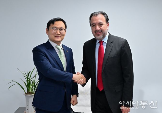 허훈 의원과 Pabel Munoz 키토시 시장