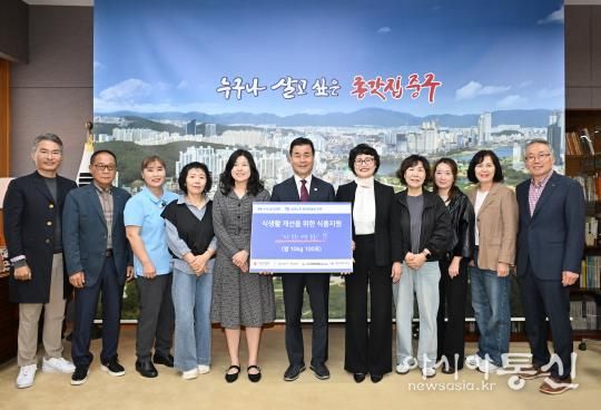 (사)시니어벤처협회 울산지회·울산북구가족센터, 이웃돕기 백미 전달