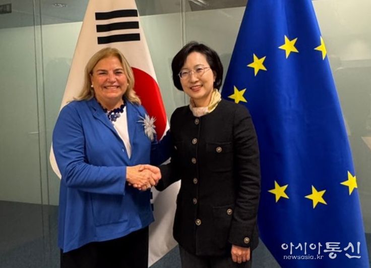 마리아 카스티요 페르난데즈 유럽대외관계청 인도 태평양 특사와 한민영 외교부 기후환경과학외교국장