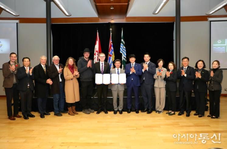 광양시, 북미 지역 첫 우호도시 체결…국제교류 네트워크 외연 확장 - 철강항만과(우호도시 협약 체결 단체사진)