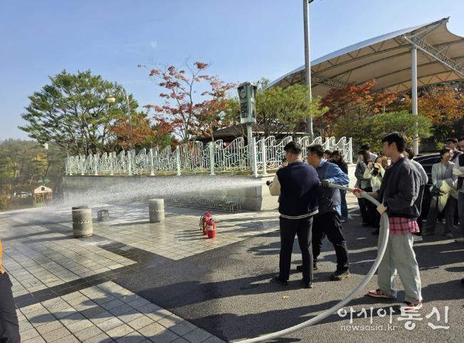 5일 기흥구청에서 합동 소방 훈련이 진행되고 있다