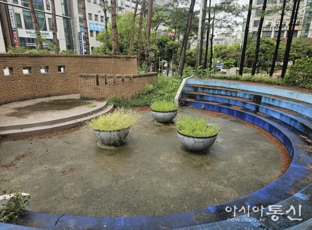 나눔숲 조성 전 영통종합사회복지관 야외 공간