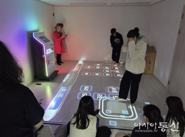 멀티미디어 학습 장치 이용자 사진