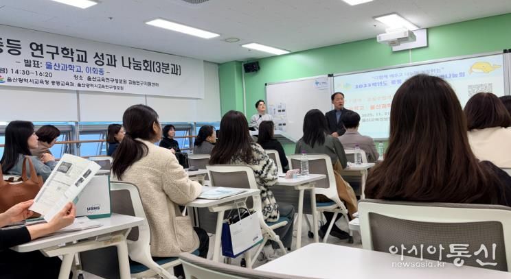 21일 성과나눔회 각 분과별로 발표와 토론을 진행하고 있다