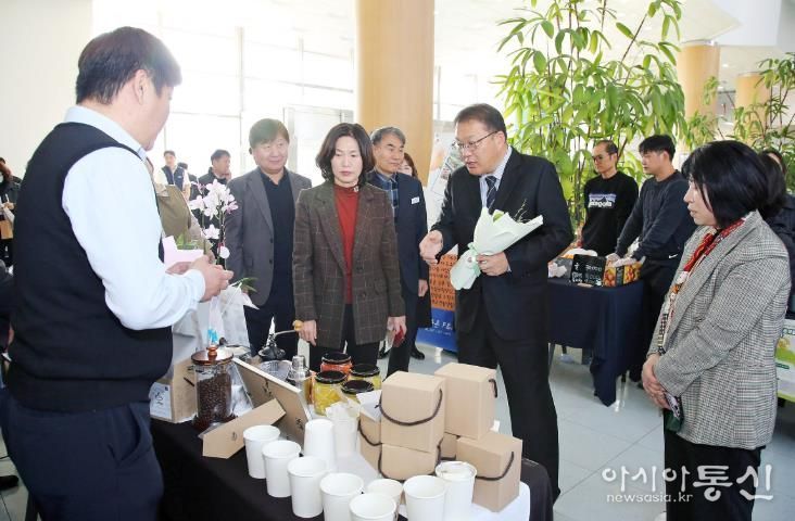 창원특례시청서 장애인직업재활시설 생산품 전시·판매 열려