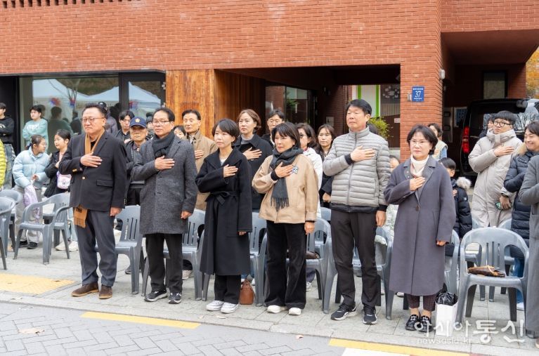 행사에 참여한 강남구의회 의원들(좌측에서 2번째 복진경 부의장, 3번째 이도희 경제도시위원장)