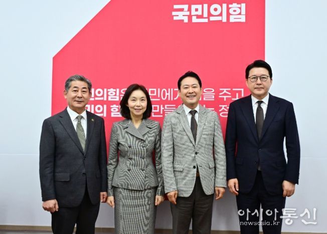 지방의회법 제정 협조요청을 위해 장동혁 당대표 신동욱 수석 최고위원 만난 최호정 의장.