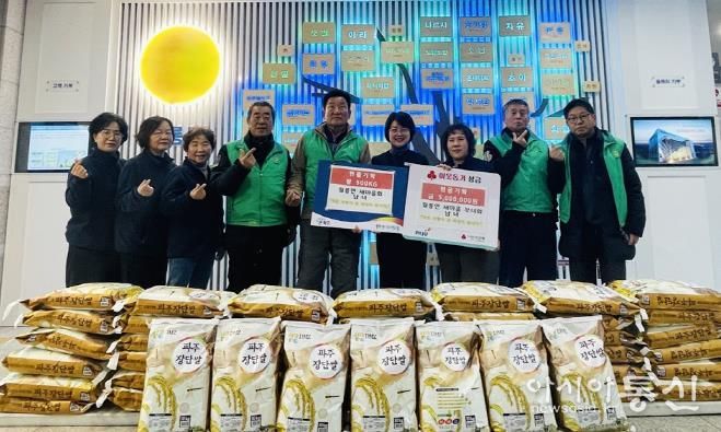 파주시 월롱면 새마을회·새마을부녀회, 취약계층 위해 쌀 500kg과 성금 500만 원 기탁