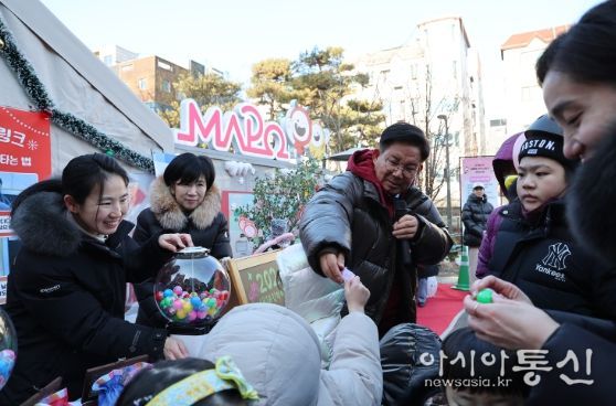 “아빠, 엄마와 행복하게” 아이들 소원 담긴 새해맞이 엄빠랑 아이스링크