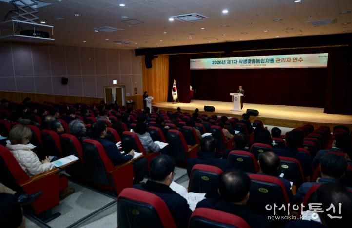 천창수 교육감이 20일 울산과학관 빅뱅홀에서 열린 '제1차 학생맞춤통합지원 학교 관리자 연수'에서 인사말을 하고있다