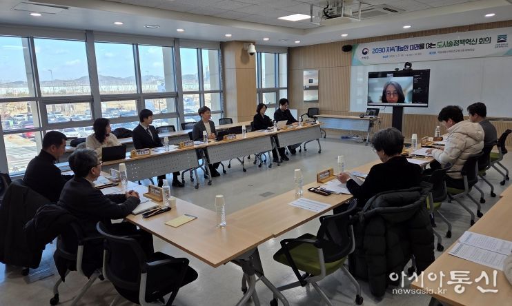 산림청은 21일 국립세종수목원에서 ‘2030 지속가능한 미래를 여는 도시숲정책 혁신회의’를 개최했다.
