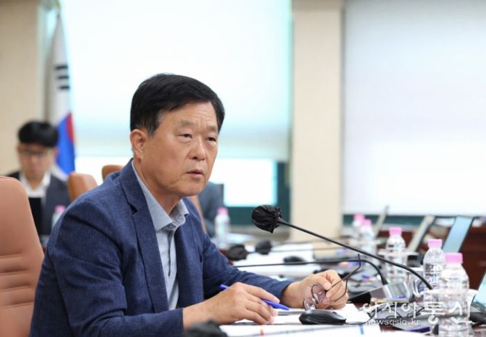 질의하는 김원중 의원